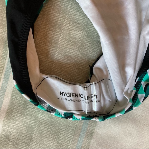 Cupshe Geometric Print Halter One Piece Swimsuit - NWT - Picture 5 of 5